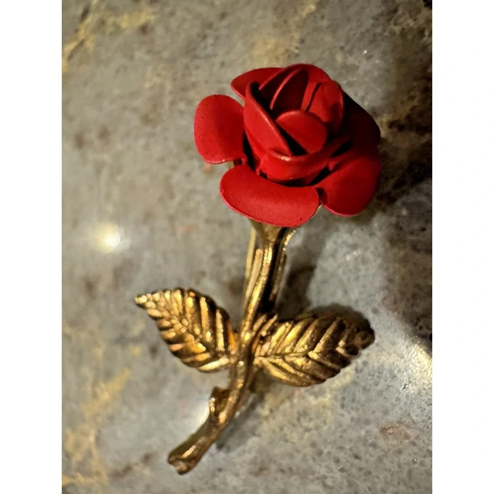 Vintage Red Rose Flower Brooch Gold Tone Stem Leaf Pin Romantic Floral Jewelry‎